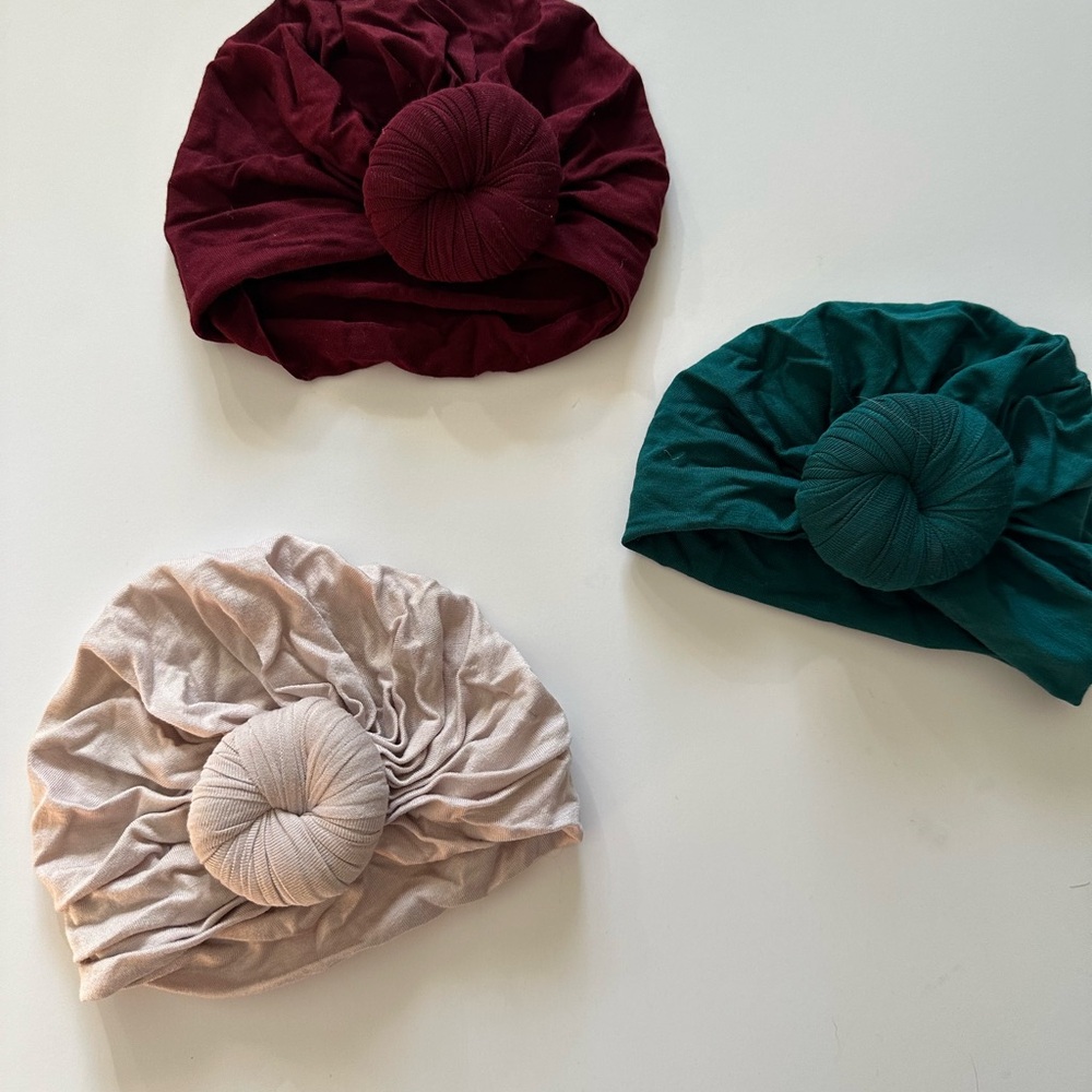 3 topknot baby hats size small green, maroon, beige 3-6 mo
